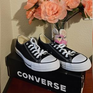WOMENS CONVERSE SHOES SIZE 9.5 NEW IN BOX